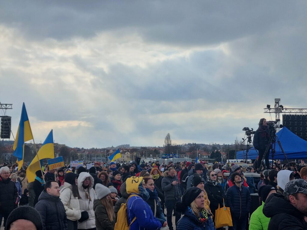 українці на мітингу на підтримку України на Летній в Празі