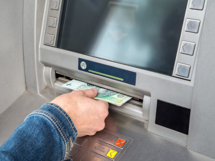 зняття грошей у банкоматах у Чехії