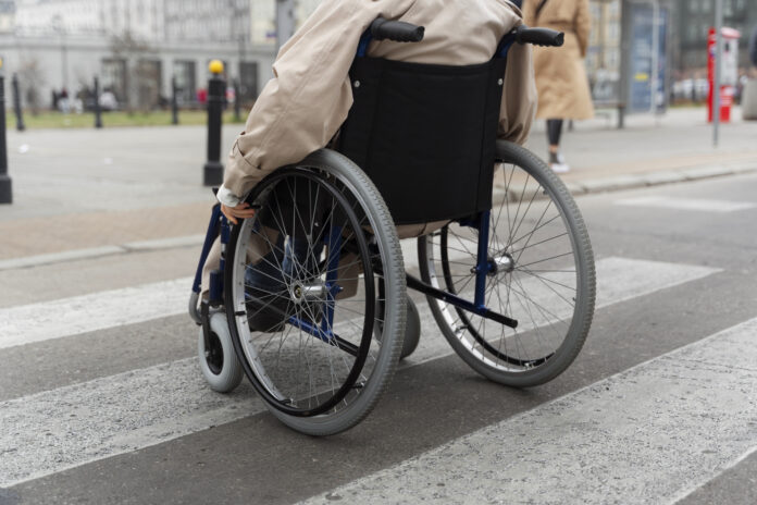 людей з інвалідністю не випускатимуть за кордон