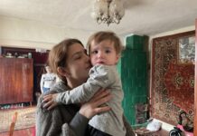 Врятована Юля з мамою