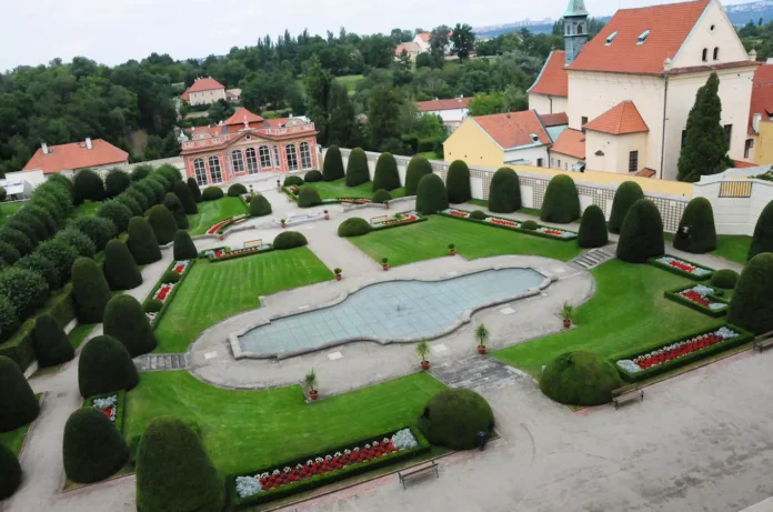 сад Чернінського палацу