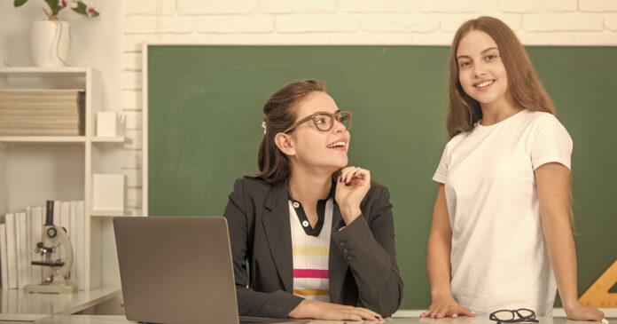 Курси вивчення чеської мови для молоді до вступу в університет чи до середньої школи.