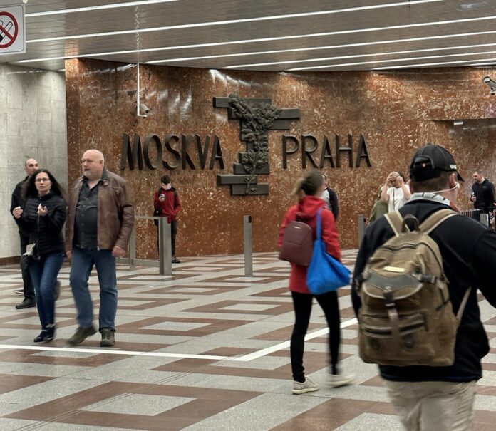 MOSKVA—PRAHA на станції метро Андєл