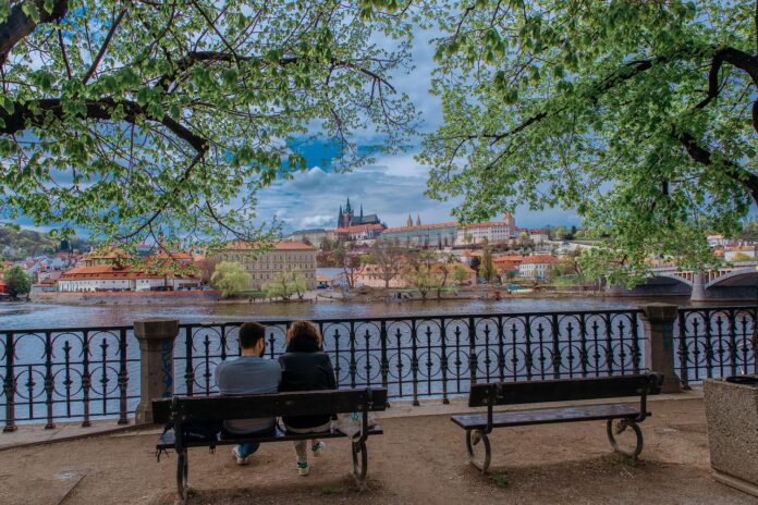 Прага парк люди