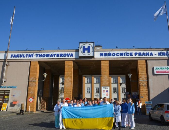 Чеська лікарня прапор України