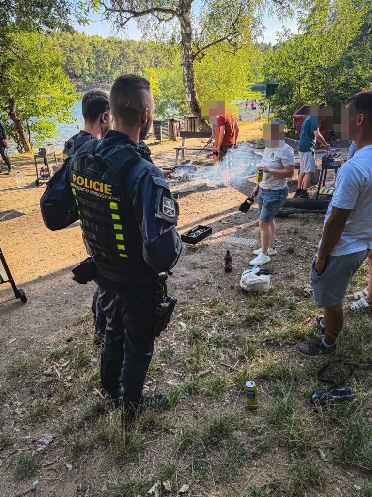 поліція перевіряє іноземців